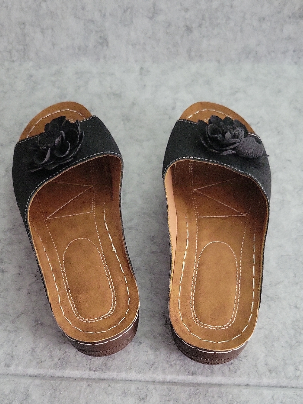 Women’s Black Flower Slide Sandals - Comfortable Casual Slip-Ons